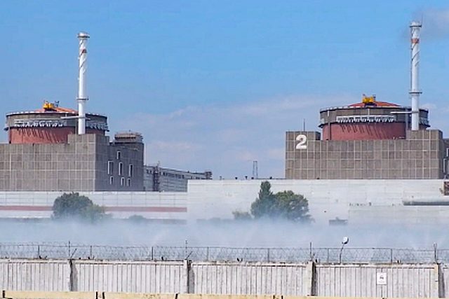 El Organismo Internacional de Energía Atómica (OIEA) confirmó el domingo que la central nuclear ucraniana de Zaporiyia, bajo ocupación de tropas rusas, fue objeto de un ataque "temerario" con drones que no comprometió la seguridad de la central.