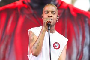 Coachella: Rapero Kid Cudi se rompió el pie tras saltar del escenario