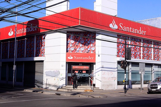 Filtración de datos: Sernac oficia a Grupo Santander