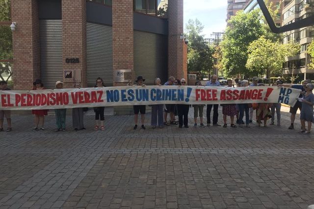 Colegio de Periodistas de Chile se unen a la campaña por la libertad de Julian Assange
