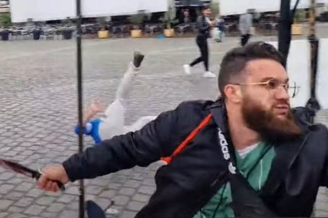 Imágenes fuertes: Ataque con cuchillo deja dos heridos en Alemania