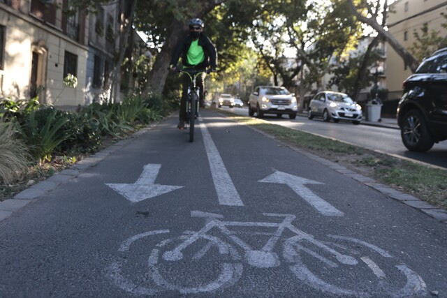 Durante su gestión, el gobierno de Gabriel Boric se comprometió a expandir en 2.000 kilómetros la red nacional de ciclovías antes de concluir su mandato, según lo anunciado en su primera cuenta pública.