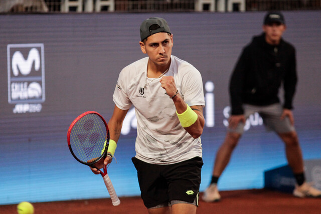 Alejandro Tabilo avanza en el ATP 500 de Queen's