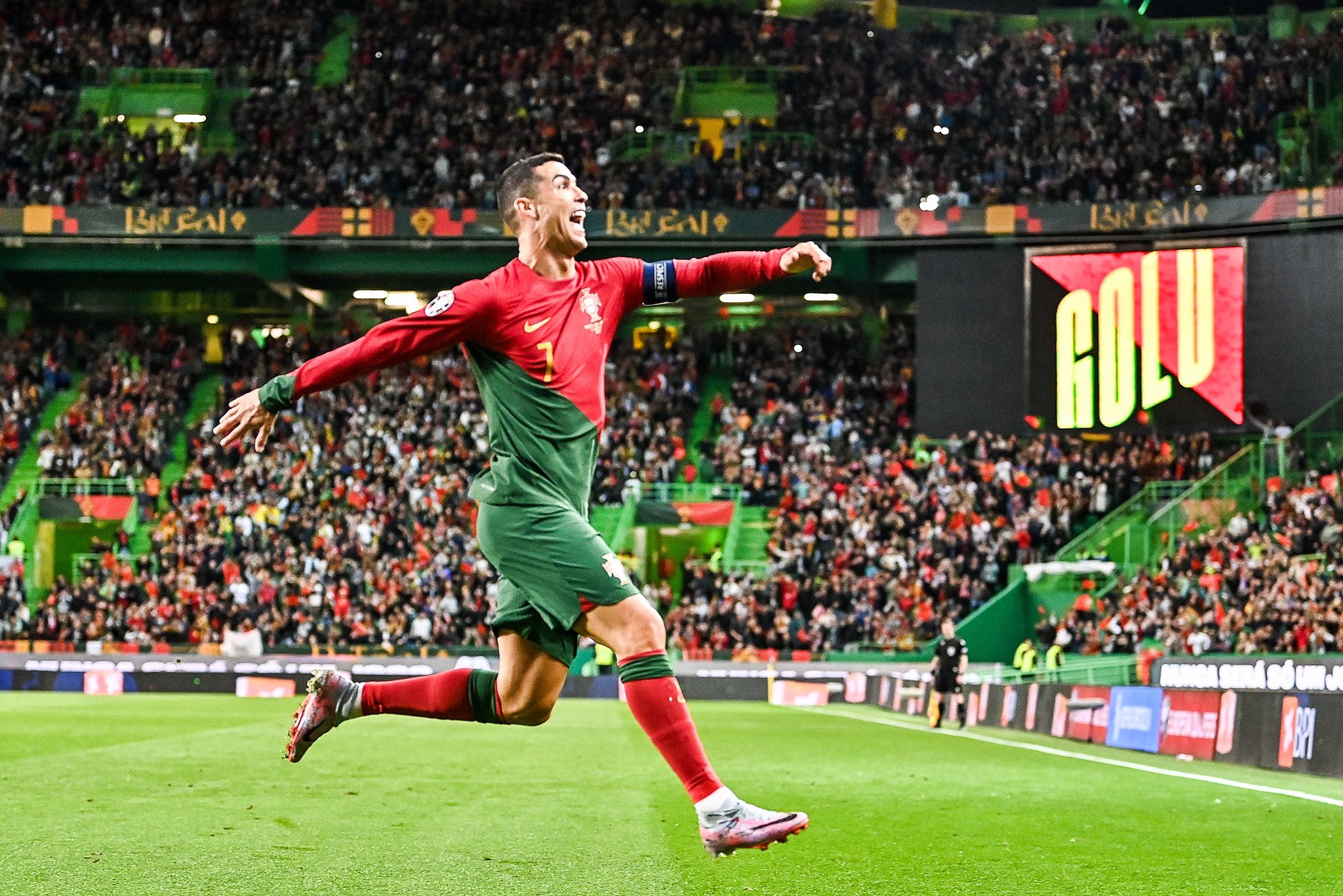 Con doblete de Cristiano: Portugal vence a Irlanda