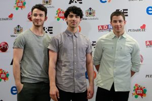 Miembro de la banda Jonas Brothers se sometió a cirugía por un cáncer a la piel