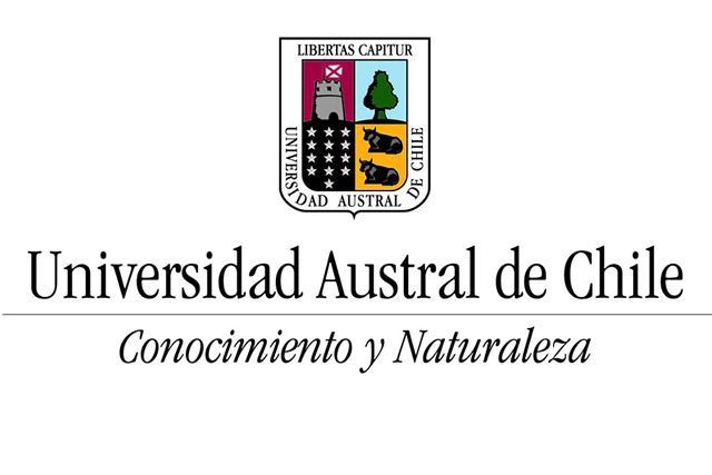 Empleados tomaron el edificio de la Dirección de Personal y Bienestar de la Universidad Austral en Valdivia, región de Los Ríos.
