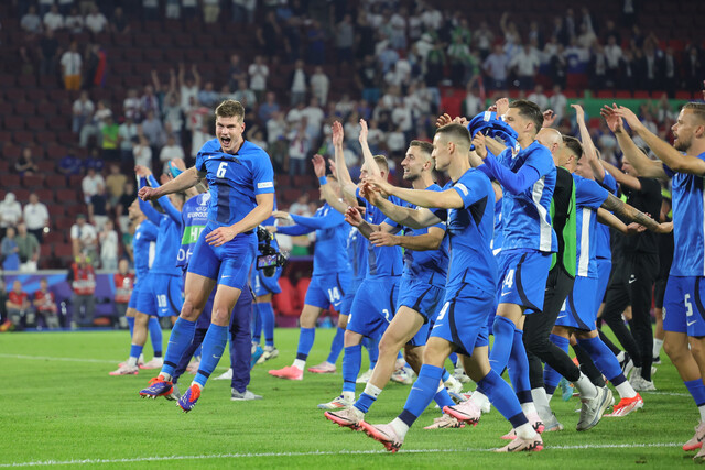 Inglaterra y Eslovenia avanzan a octavos de la Eurocopa tras empate