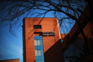 Médicos del Hospital San José piden la renuncia del director