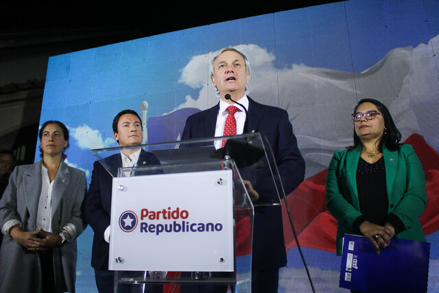 Bajan candidatura de Ruth Hurtado. Foto referencial Agencia Uno.