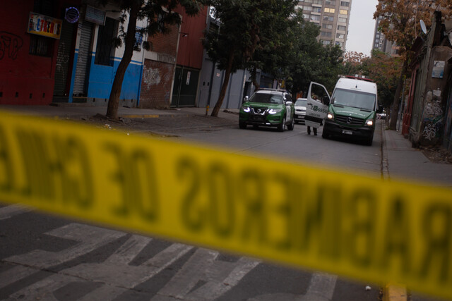 Feto fue encontrado en plena vía pública de Santiago