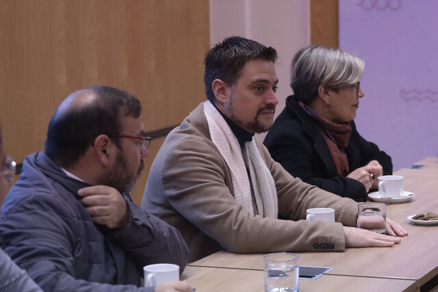 Después del debate en el Senado sobre la aplicación de multas a extranjeros por no votar, los diputados socialistas Daniel Manouchehri y Daniella Cicardini presentaron un proyecto de ley para que los extranjeros solo puedan votar en elecciones municipales.