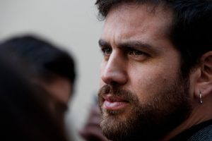 El diputado y presidente provisional del Frente Amplio (FA), Diego Ibáñez, se refirió a la creciente tensión entre el gobierno y el Partido Comunista (PC) esta semana, en relación a las críticas del partido liderado por Lautaro Carmona al allanamiento en Villa Francia realizado el pasado fin de semana.