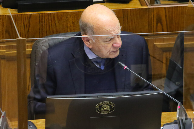 Este miércoles, el gobierno se reunió en el Palacio de La Moneda para tratar la crisis de seguridad que afecta al país, en respuesta a la serie de homicidios ocurridos en los últimos días, por lo que el Senador Insulza le pidió al Gobierno decretar Estado de Sitio en la RM.