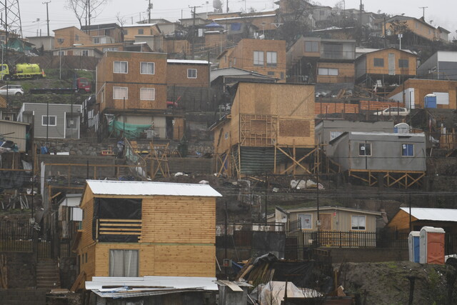 Ante el aumento de las tarifas eléctricas en la región de Valparaíso, legisladores y autoridades locales expresaron su desaprobación por los cobros realizados por las empresas eléctricas a los afectados por el reciente incendio masivo.