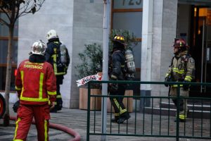 Registran incendio en un edificio en Santiago