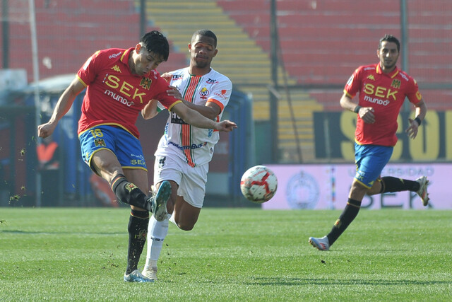 Unión Española vence a Cobresal 2-1 con un gol por penal en el último minuto