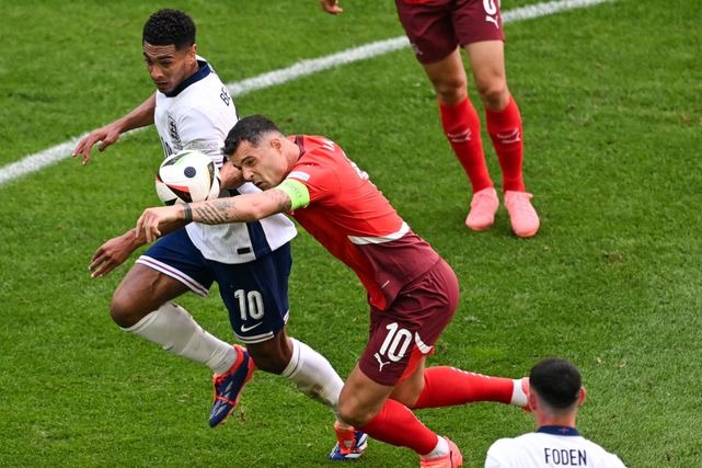 Inglaterra llegó como puntero del Grupo C, siendo la única selección que ganó un partido en una fase que destacó por empates. Sin embargo, tuvo dificultades para vencer a Eslovaquia en octavos de final, aunque logró resolver la situación a tiempo, evitando incluso la tanda de penaltis.