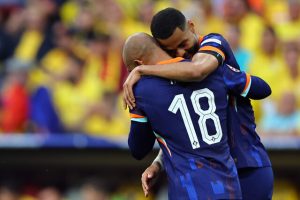 Países Bajos cumple y golea a Rumania en la Eurocopa