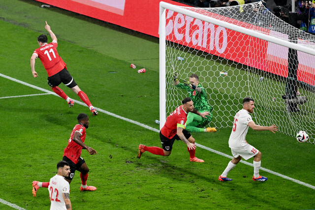 Turquía vence a Austria y clasifica a cuartos de la Euro en un partidazo
