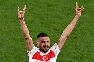 Polémica sanción de la UEFA a jugador de Turquía por realizar "saludo del lobo"