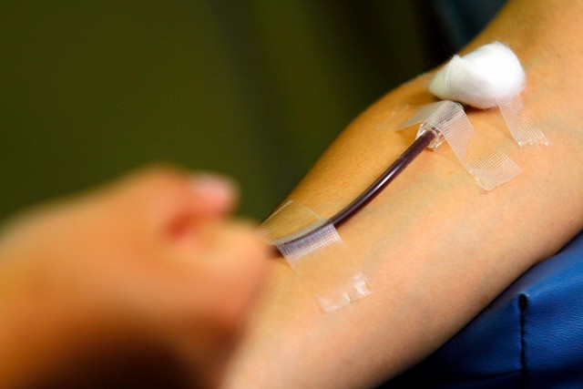 ¿Por qué algunos extranjeros no pueden donar sangre en Chile?