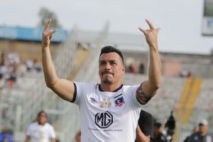 Esteban Paredes regresa al fútbol profesional a los 44 años