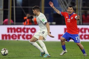 Gary Medel explota contra arbitro en Argentina