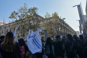 Profesores comienzan paralización de 24 horas