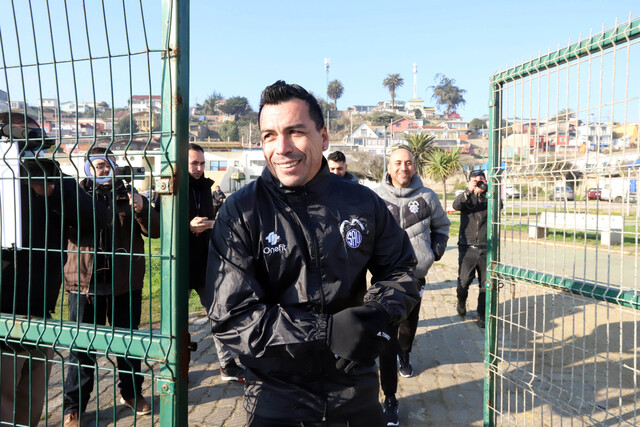 Esteban Paredes volverá a las canchas en Santiago Morning