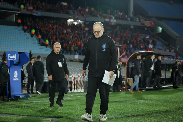 Conmebol sanciona a jugadores uruguayos de Bielsa