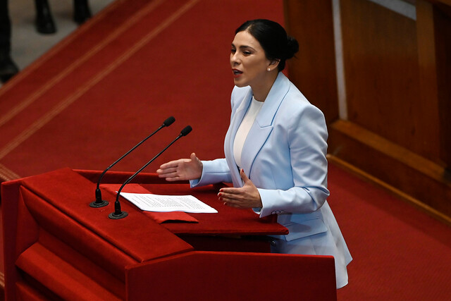 La presidenta de la Cámara de Diputados, Karol Cariola (PC), se refirió este lunes a la tensión entre los partidos de gobierno en relación al apoyo del Partido Comunista al régimen de Nicolás Maduro.