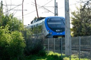 Tren Limache-Puerto continúa con servicio parcial este miércoles