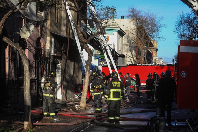 Carabineros investiga intencionalidad en incendio registrado en Santiago