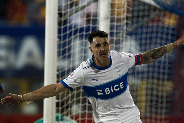 Universidad Católica golea a Huachipato y vuelve a la lucha por el titulo