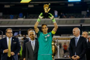 Se retira Claudio Bravo - Agencia UNO