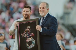 Messi sorprendido por protesta ambiental en su mansión de Ibiza