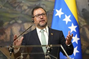 Nuevamente insultan a Boric por llamar dictadura a gobierno de Venezuela