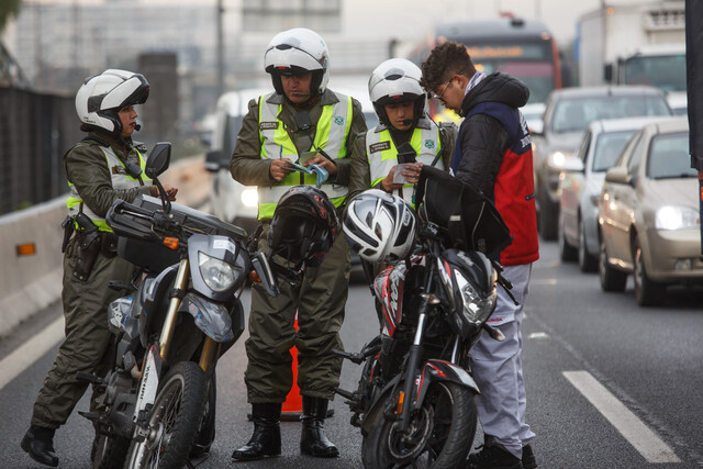 En las últimas horas, la región Metropolitana ha registrado tres accidentes de tránsito fatales, con un total de tres muertos y un herido, en medio del inicio de las festividades del "18 XL".