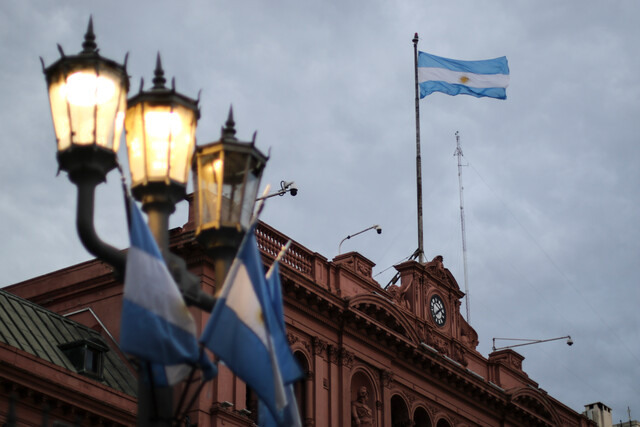 Argentina: Asesinan a un chileno por un televisor y una garrafa