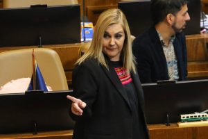 La diputada Pamela Jiles, del Partido Humanista, acusó al Frente Amplio (FA) de bloquear la votación de un nuevo proyecto de retiro de fondos de pensiones. Frente a esto, la coalición oficialista emitió una respuesta.