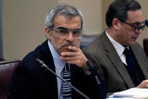 El ministro de Justicia, Luis Cordero, se refirió este lunes a las acusaciones constitucionales contra los ministros de la Corte Suprema, Sergio Muñoz, Ángela Vivanco y Jean Pierre Matus. Señaló que el Ejecutivo seguirá "con atención lo que sucede con cada una".