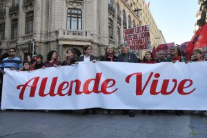 Este miércoles, los partidos Por la Democracia (PPD) y Socialista (PS) llevaron a cabo una marcha para conmemorar el 51º aniversario del golpe de Estado.