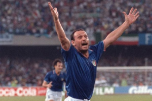 Salvatore Schillaci falleció el jueves a los 59 años tras una larga batalla contra el cáncer de colon. Su estado de salud se había deteriorado en los últimos días, y murió en el hospital de Palermo, donde había sido ingresado hacía unas semanas.