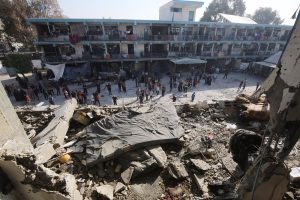 Al menos 22 muertos en ataque israelí contra colegio en Gaza