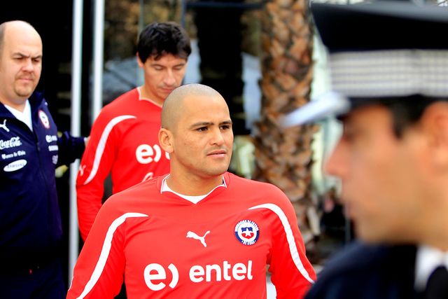 Humberto Suazo cumple sueño de hincha enferma de Monterrey