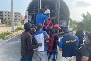 Haití alerta por deportaciones masivas desde República Dominicana