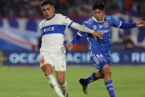 Fotografía de un partido entre Universidad de Chile y Universidad Católica