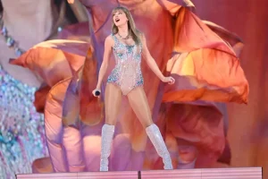 Taylor Swift Casa Blanca