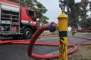 Bomberos detenidos