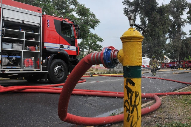 Bomberos detenidos